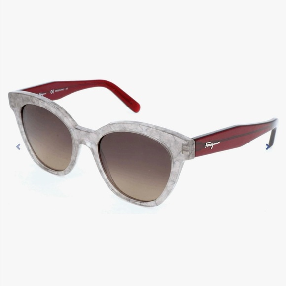 Ferragamo Cat Eye sunglasses NWT, case, box 🎁 - Picture 11 of 13